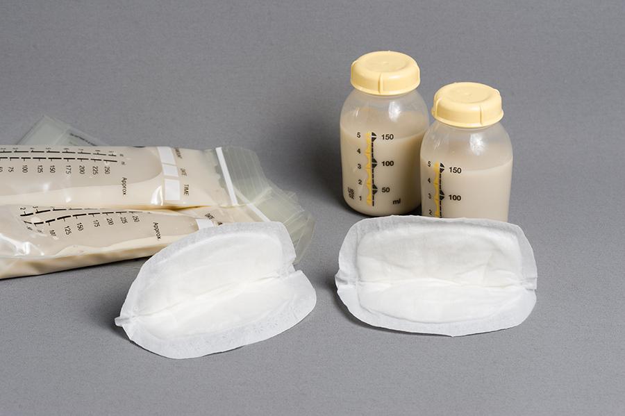 摄图网_326533996_一次性乳房胸罩牛奶婴儿妈妈保健贮存护理胸部母性吸水性(非企业商用).jpg